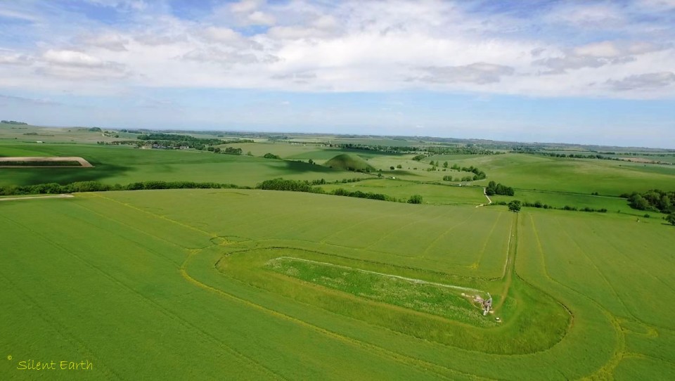 West Kennet longbarrow and Silbury hill