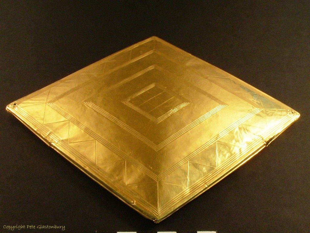 Gold lozenge bush barrow